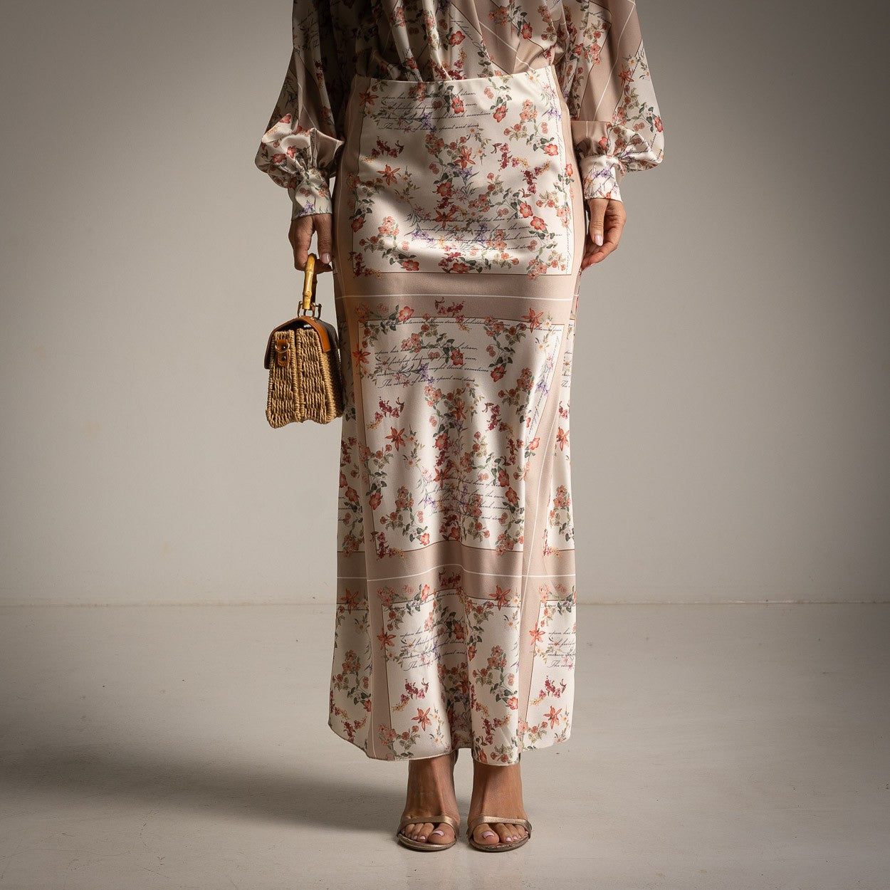 JUPE EN SATIN FLOWERS